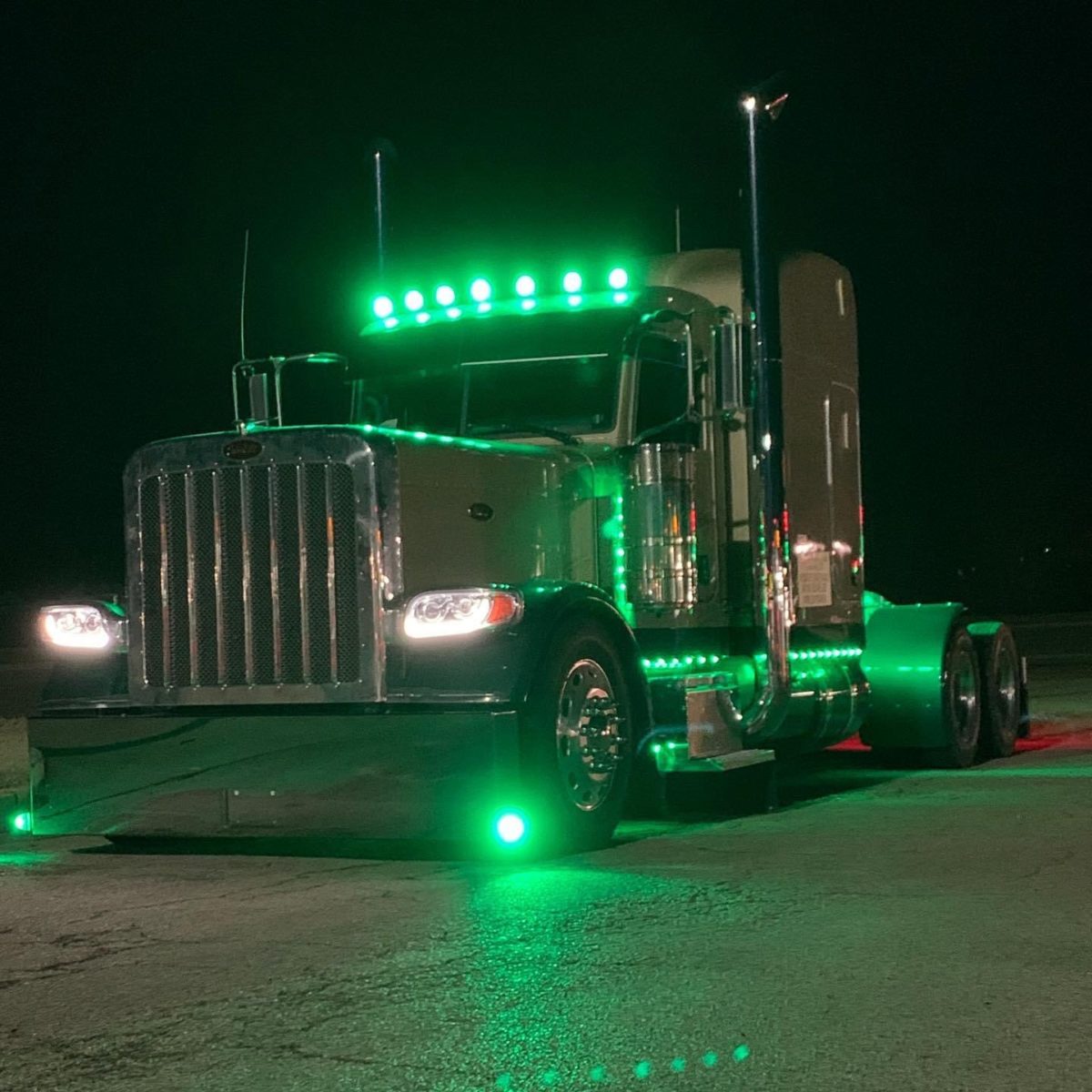 Peterbilt Girl - Peterbilt Girl